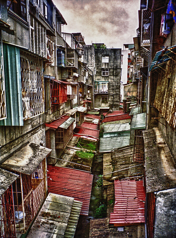 Manila slum alley