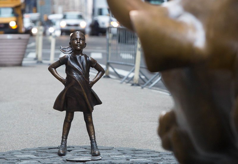 fearless girl statue challenges the Wall Street bull